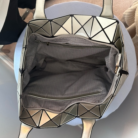 Silver Black Large Geometric Tote Handbag Diagonal Square Pattern Zip - Picture 4 of 4